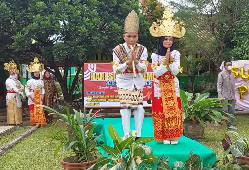 Pakaian Adat pria Lampung
