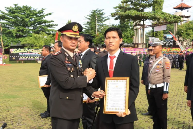 72 Personel & 2 Warga Terima Penghargaan di Hari Bhayangkara ke‑79