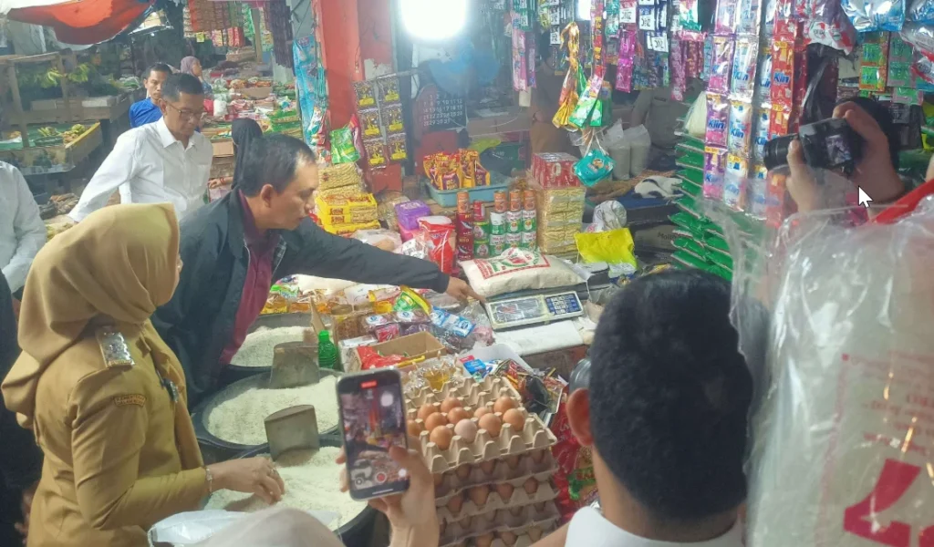 Ketua KPPU Lakukan Sidak Beras di Lampung, Ini Temuan dan Rekomendasinya