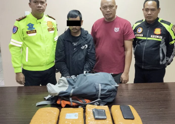 PJR Polda Lampung Gagalkan Penyelundupan 4 Kg Ganja di Tol Bakauheni